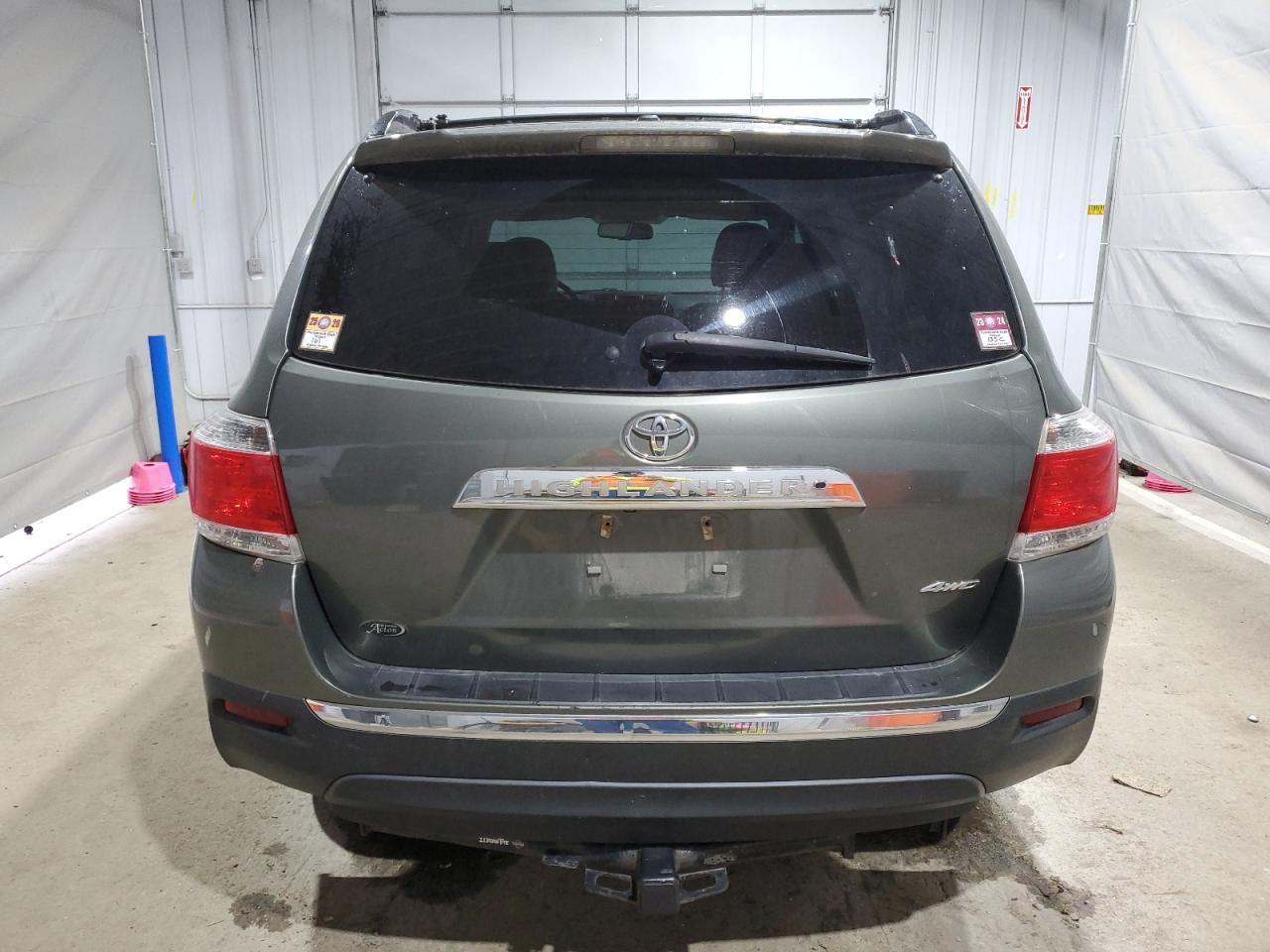 Toyota Highlander Base Image 2
