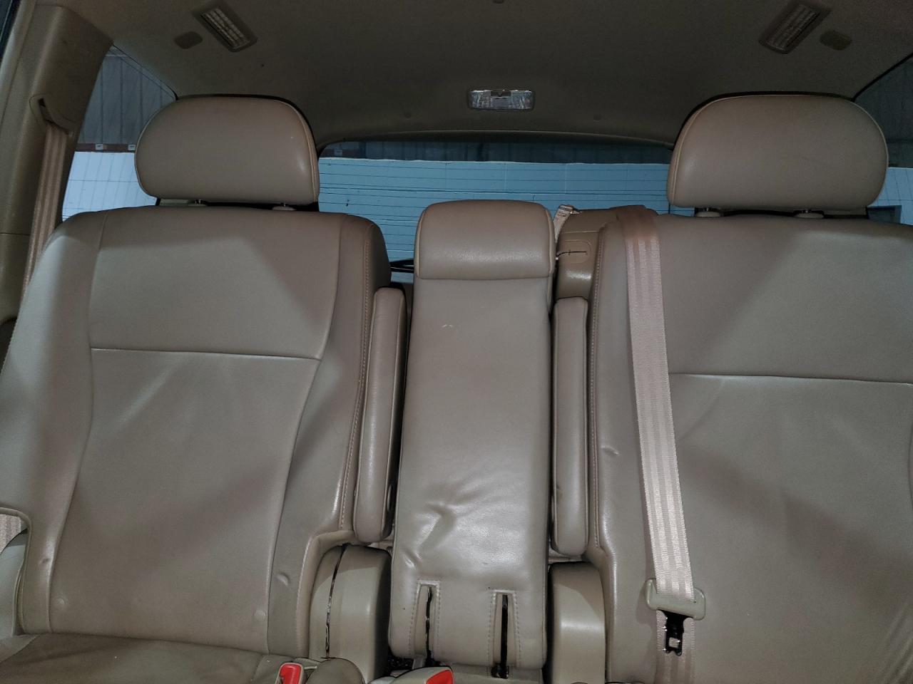 Toyota Highlander Base Image 13