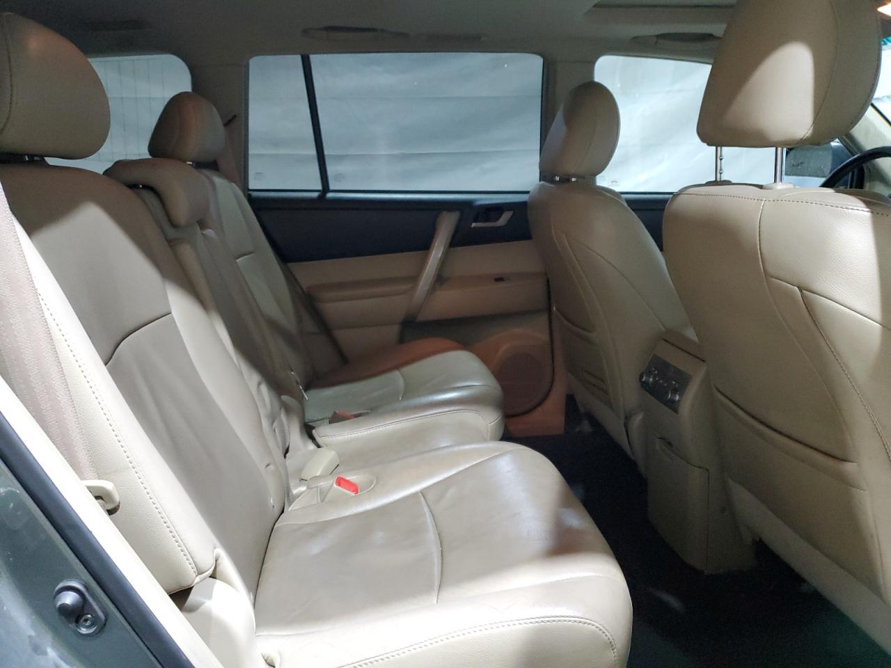 Toyota Highlander Base Image 6