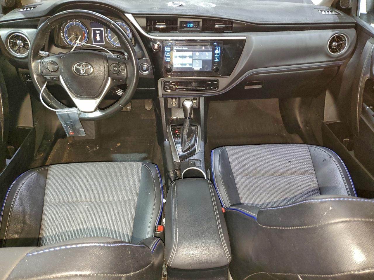 Toyota Corolla L Image 2