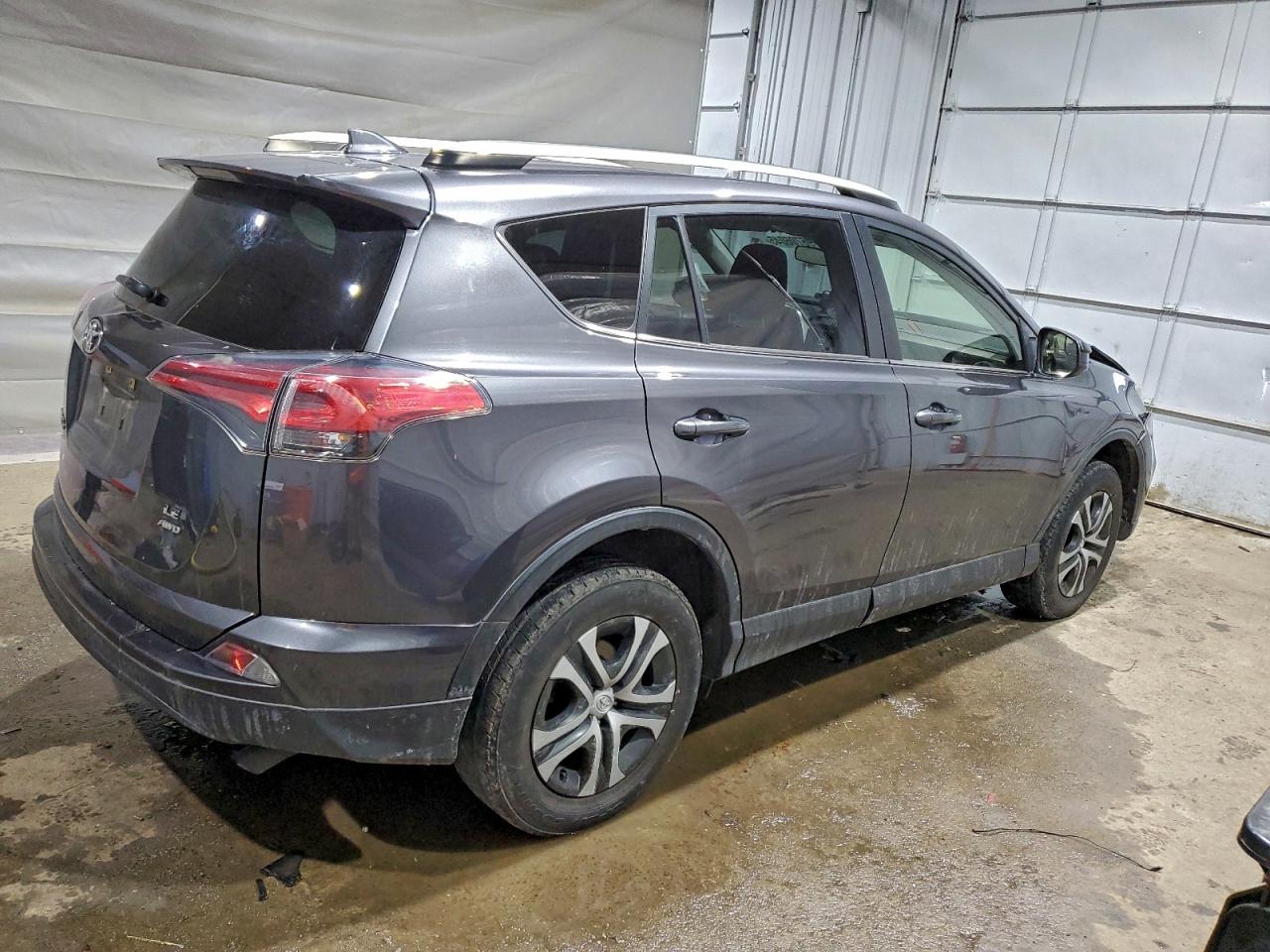 Toyota RAV4 Le Image 5