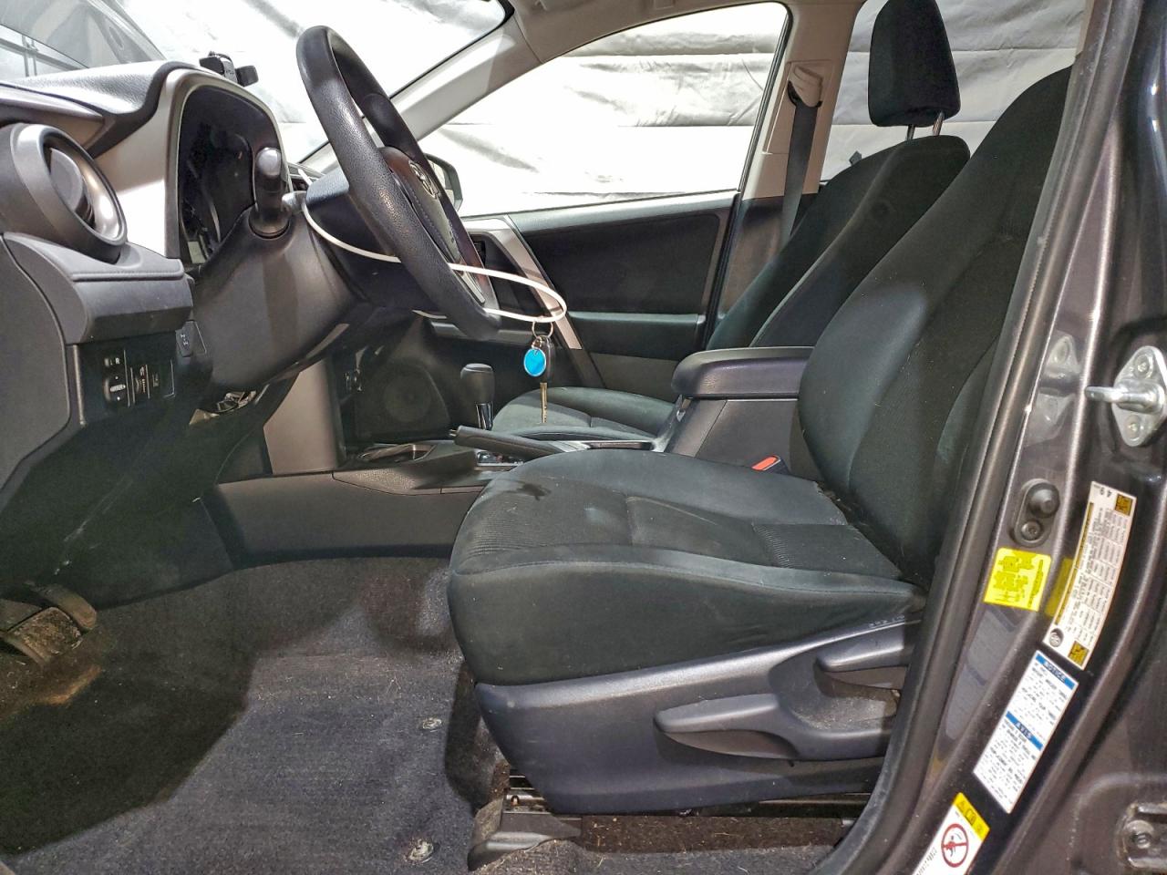 Toyota RAV4 Le Image 2