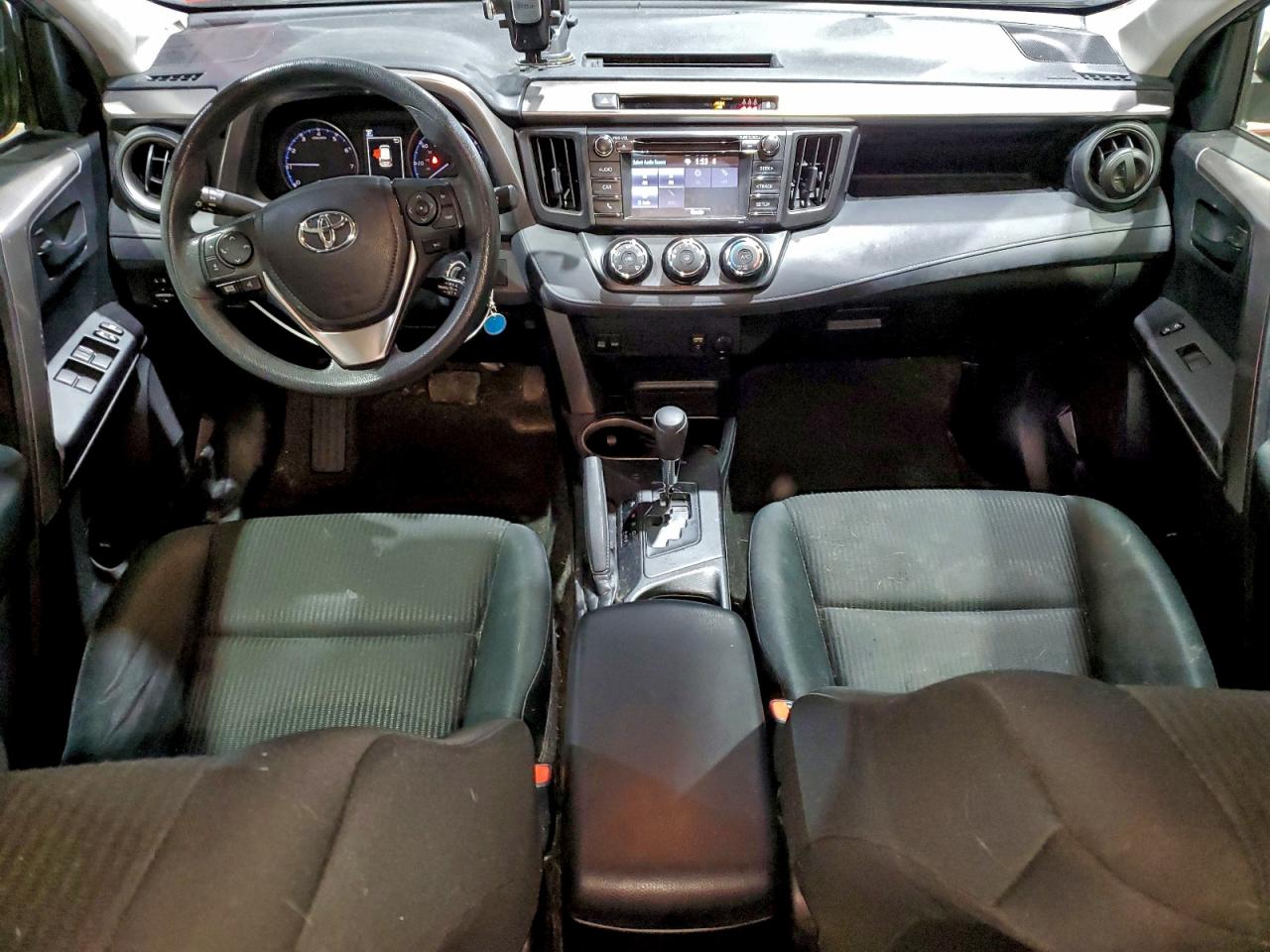 Toyota RAV4 Le Image 4