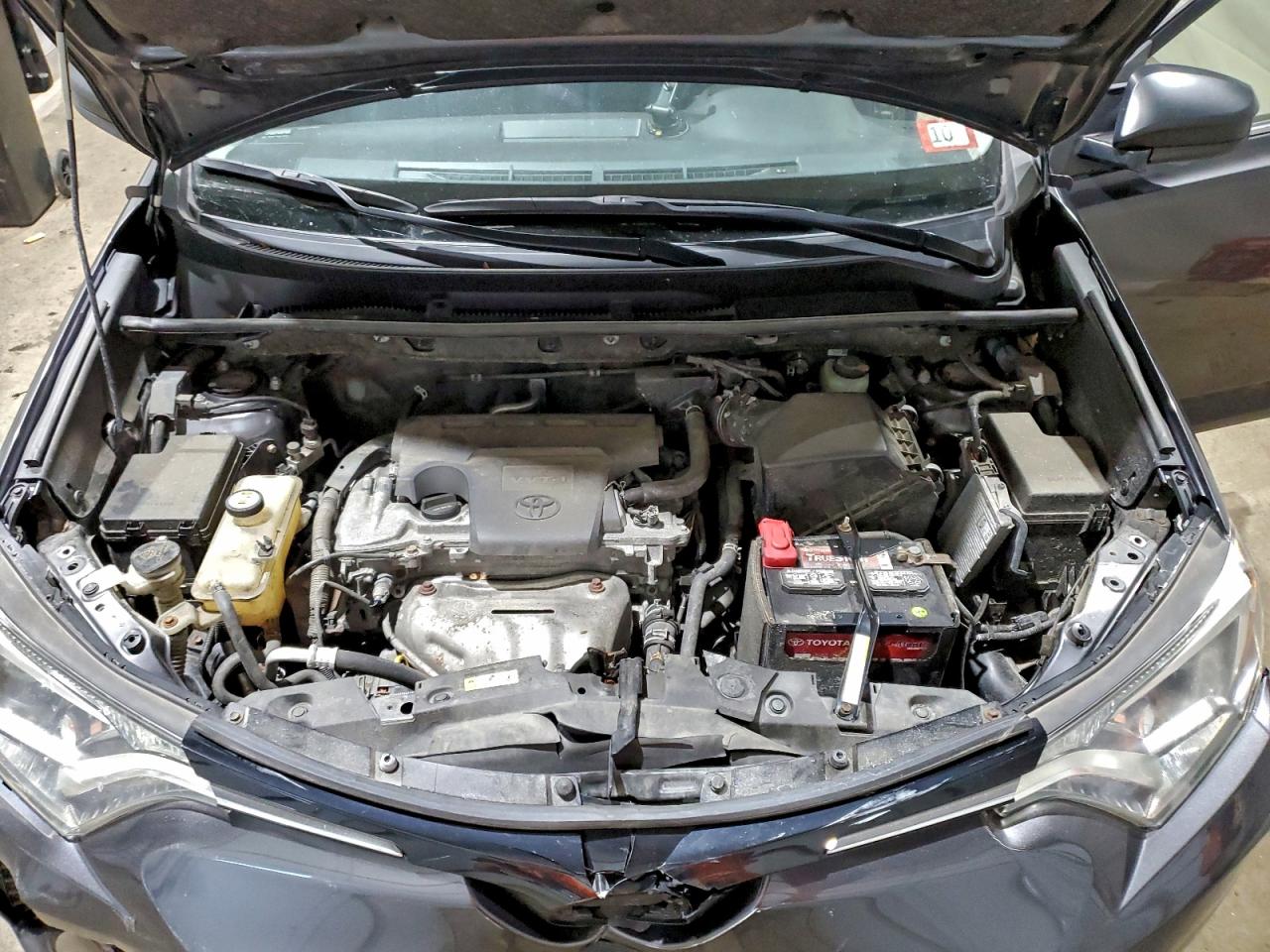 Toyota RAV4 Le Image 13