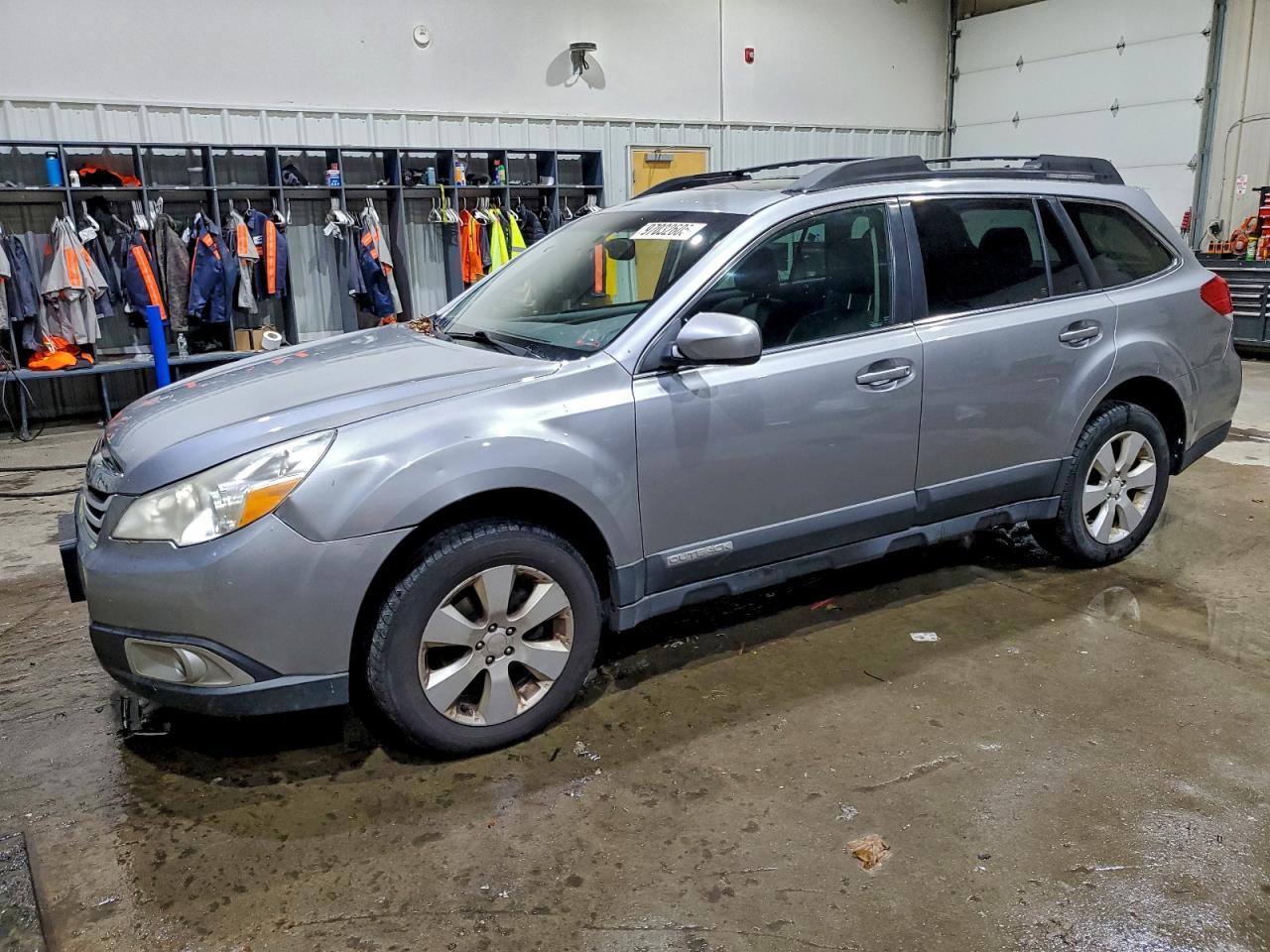 Subaru Outback 2.5i Limited Image 1