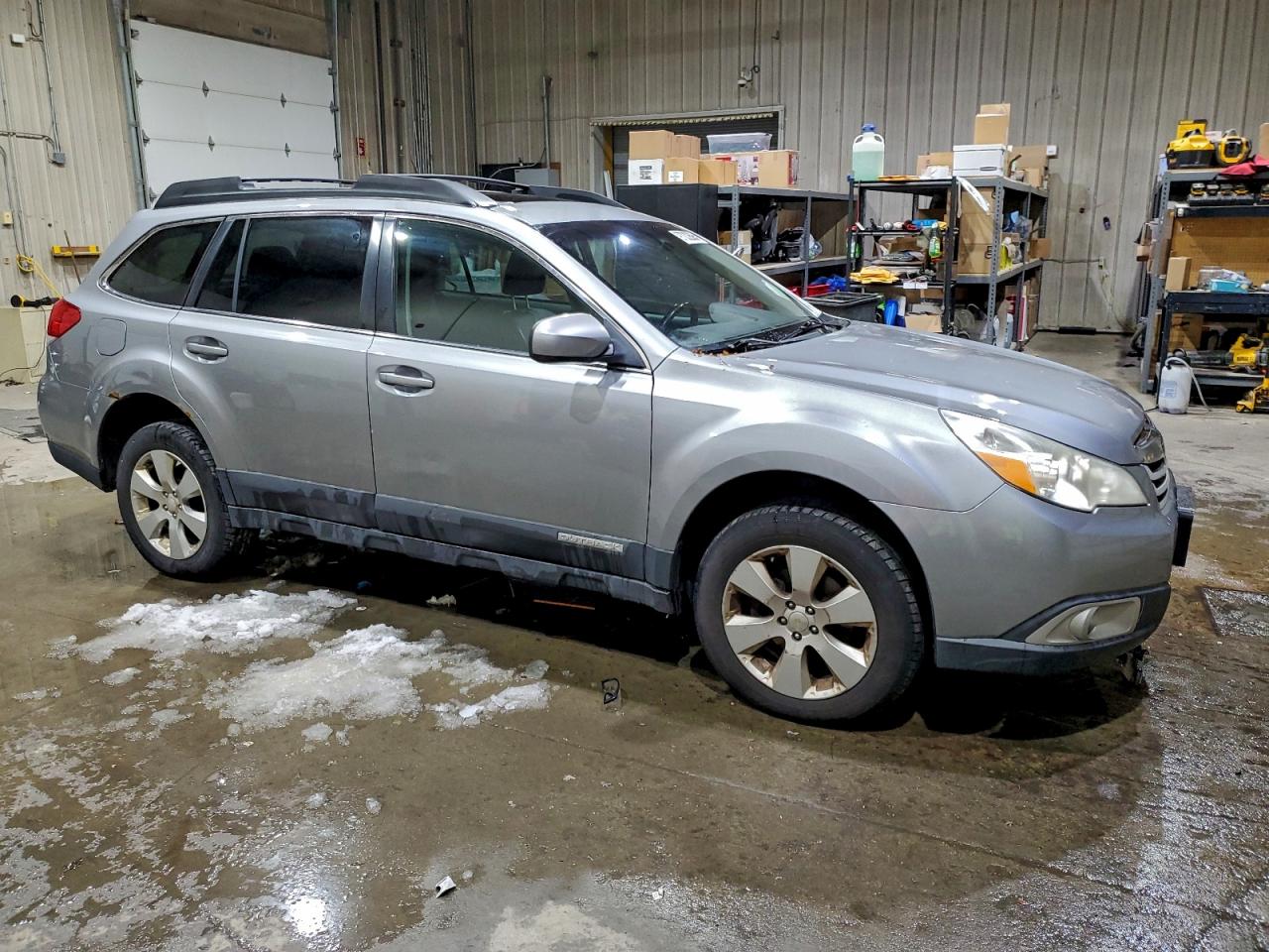 Subaru Outback 2.5i Limited Image 9