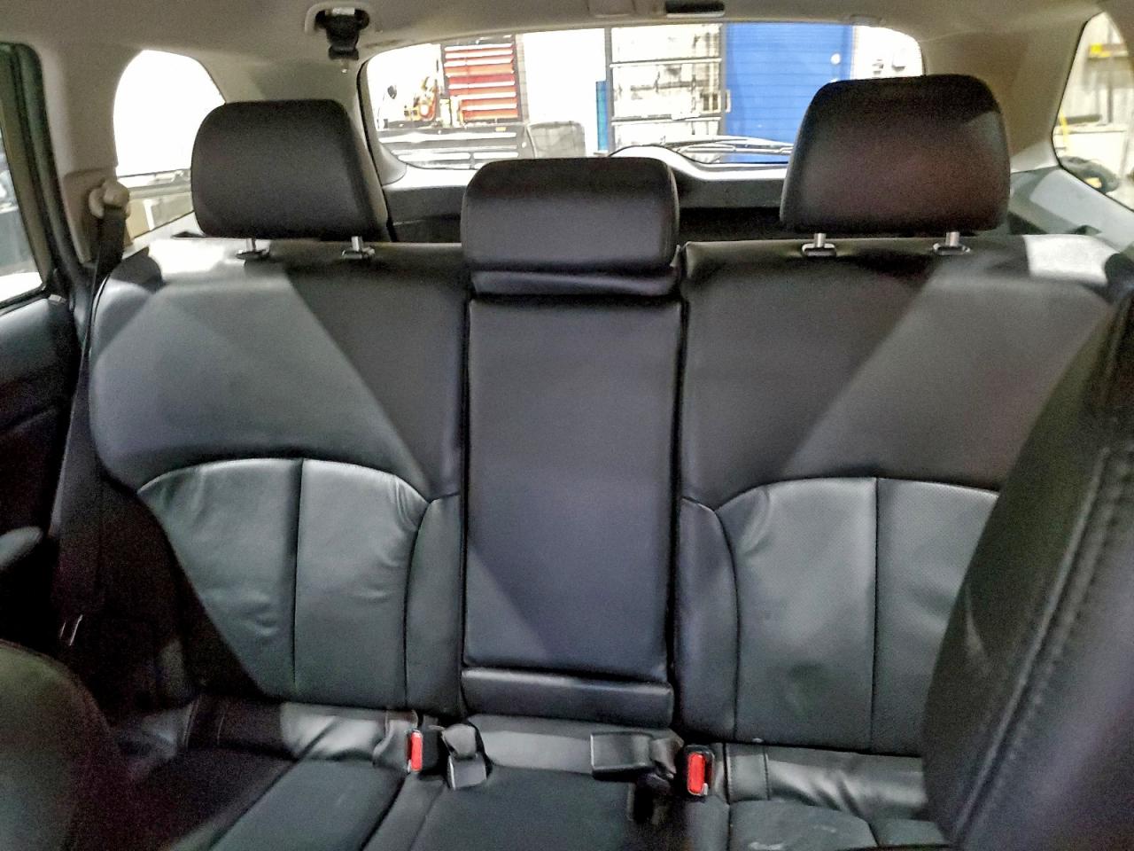 Subaru Outback 2.5i Limited Image 5