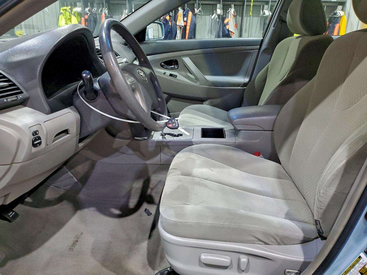 Toyota Camry Ce Image 4