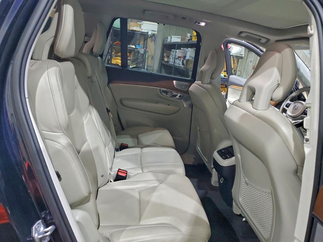 Volvo XC90 T6 Image 9