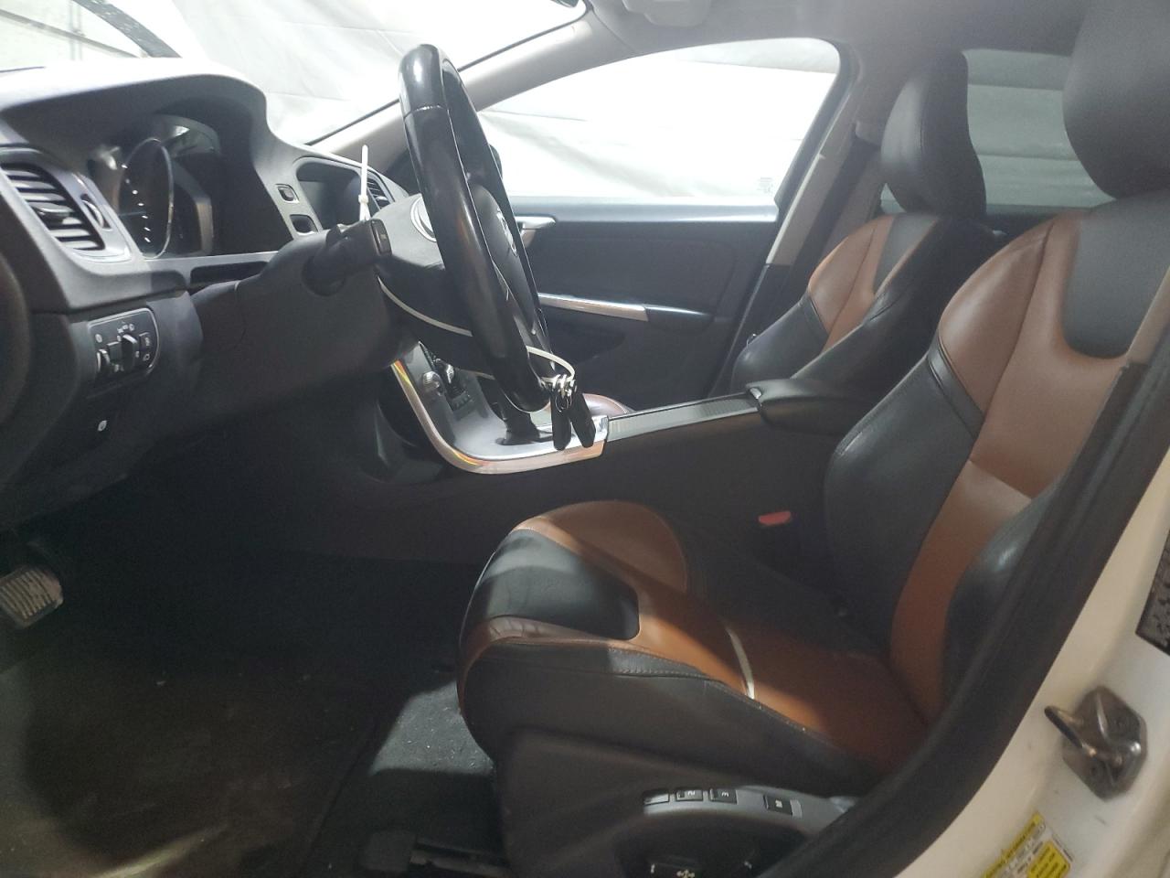 Volvo V60 Premier Image 2