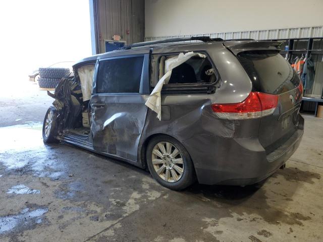 Toyota Sienna Le Image 3