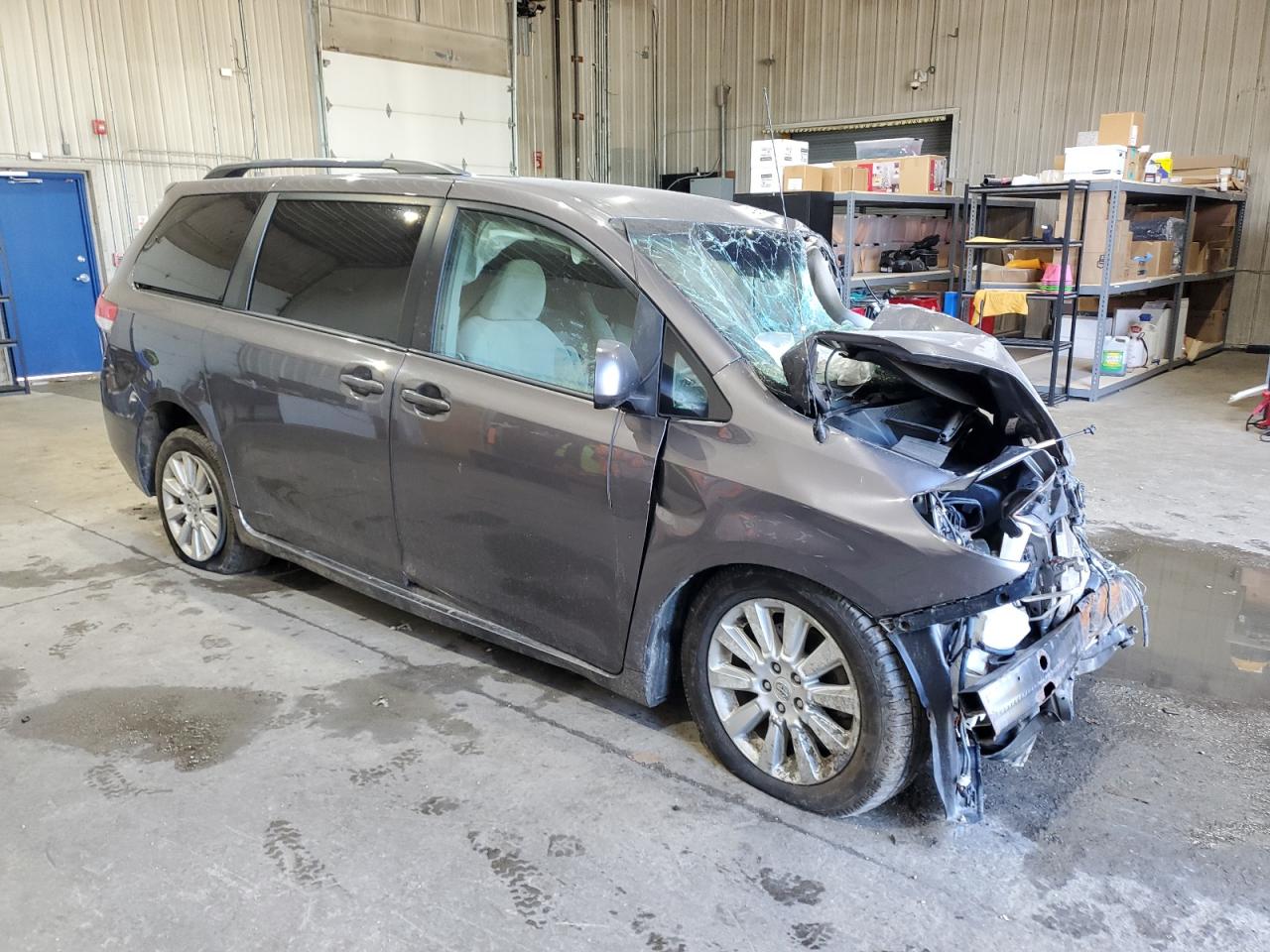 Toyota Sienna Le Image 11