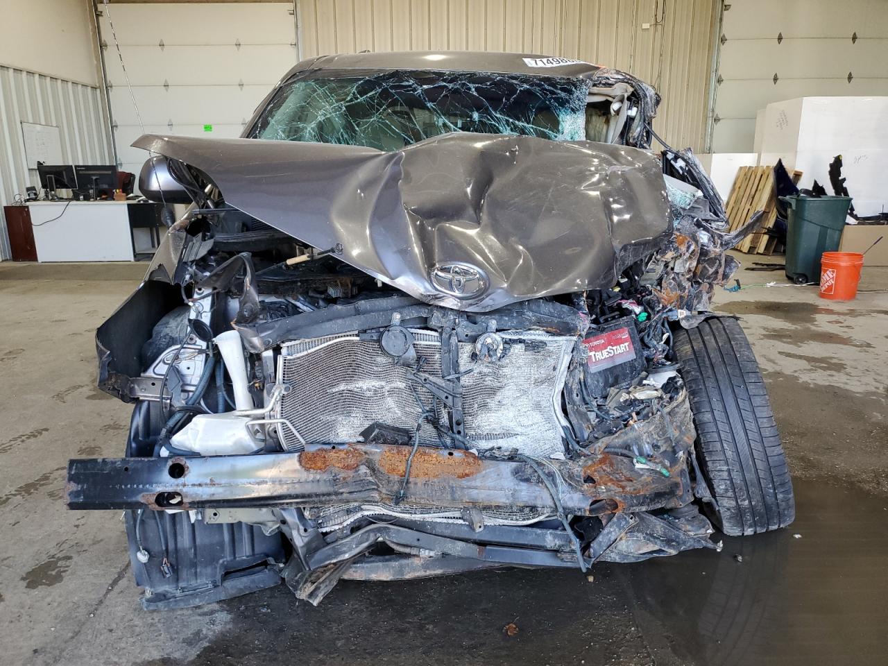 Toyota Sienna Le Image 2