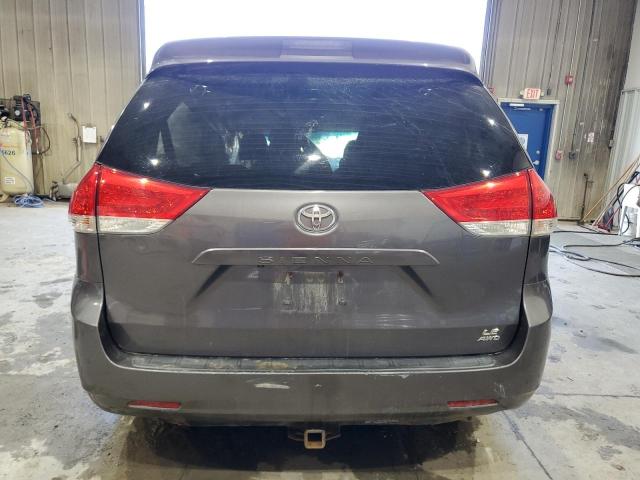 Toyota Sienna Le Image 8