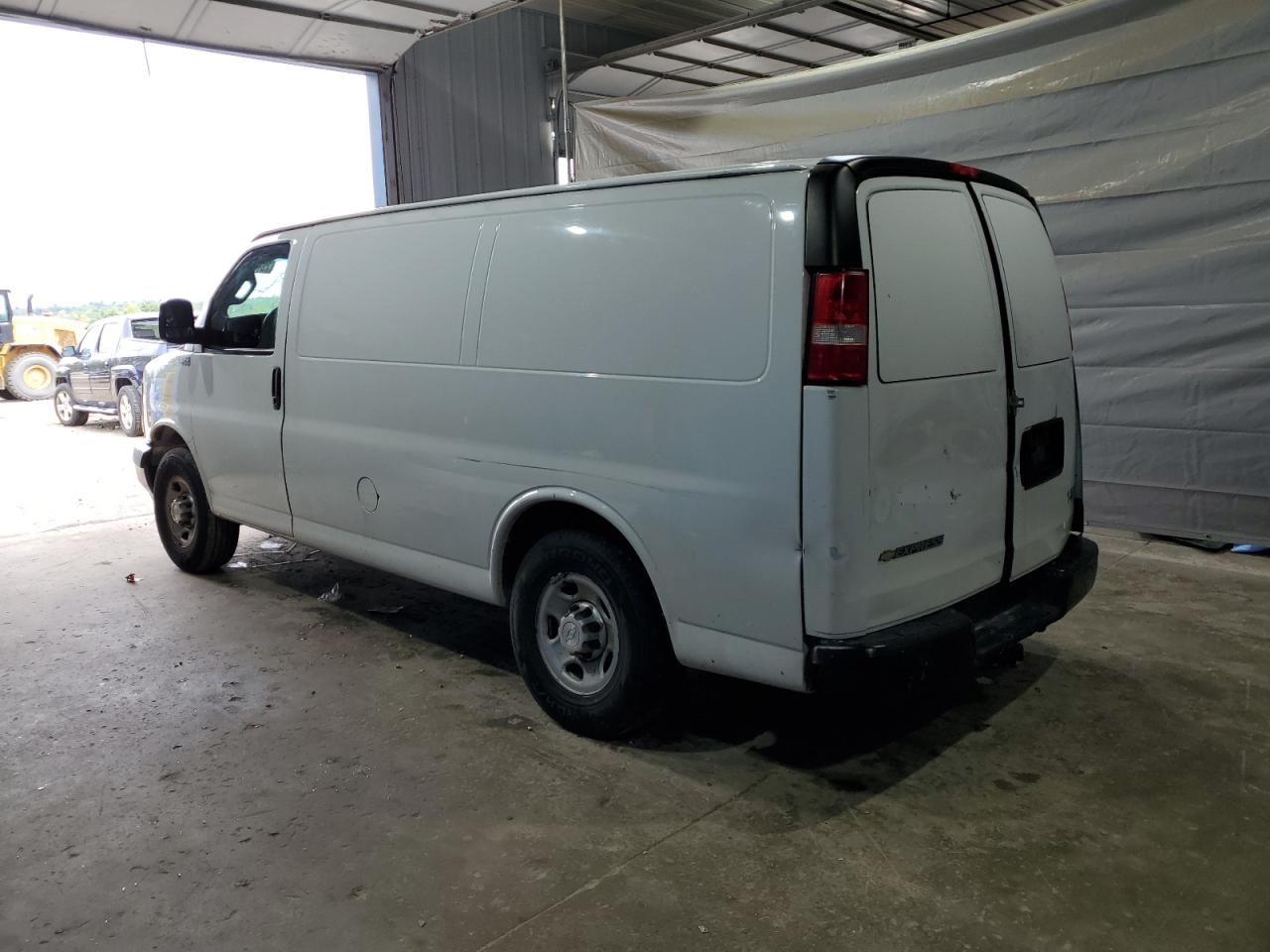 Chevrolet Express Image 2