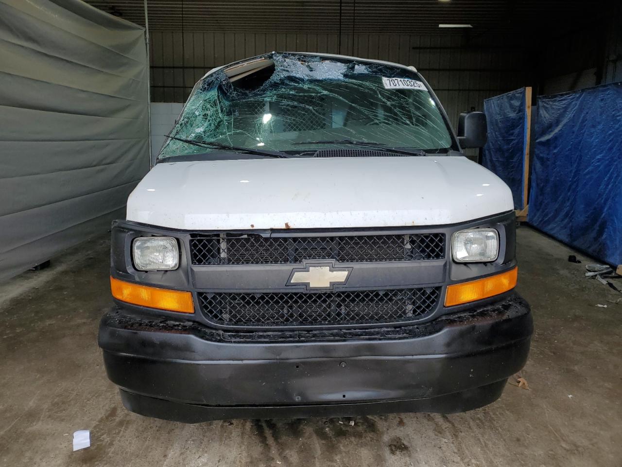 Chevrolet Express Image 13