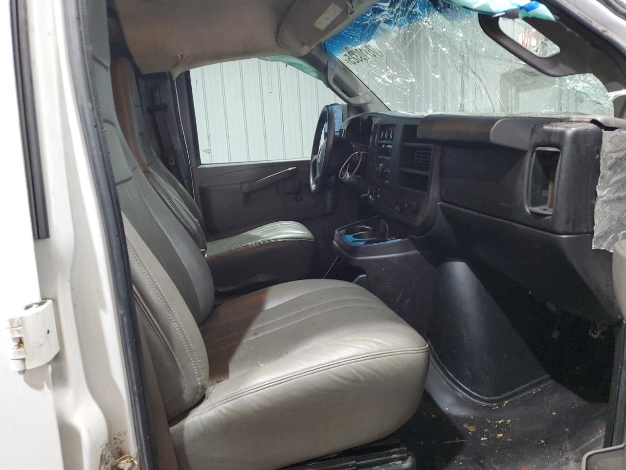 Chevrolet Express Image 11