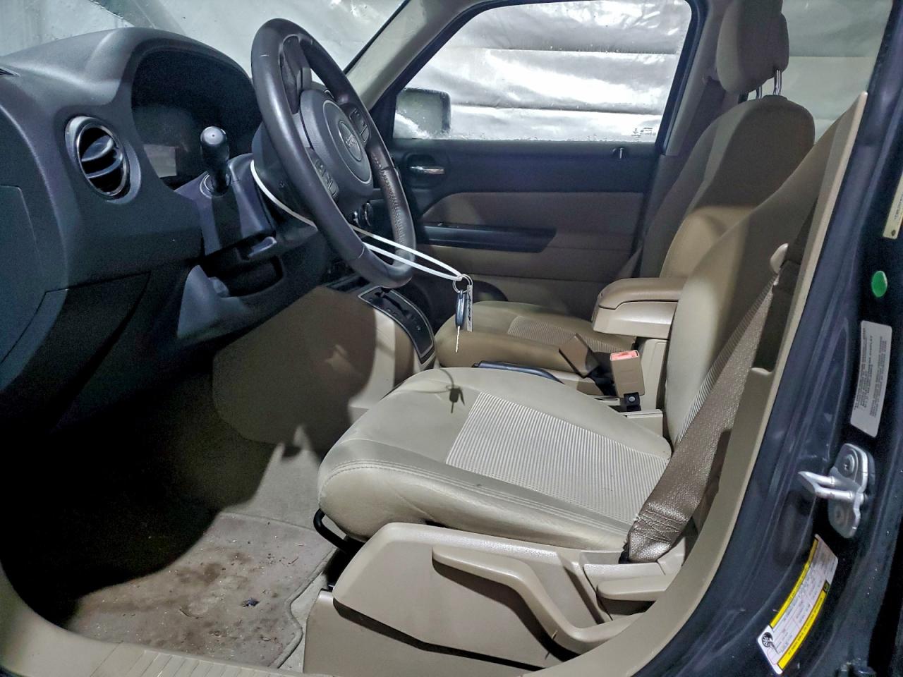 Jeep Patriot Latitude Image 8