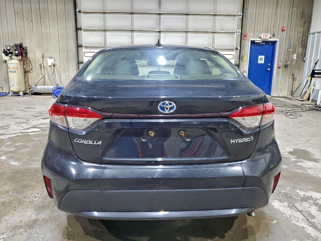 Toyota Corolla Le Image 9