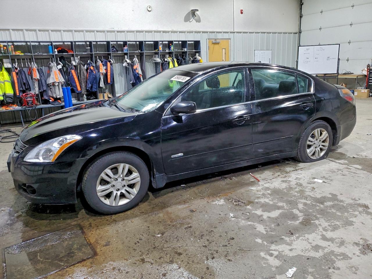 Nissan Altima Hybrid Image 1