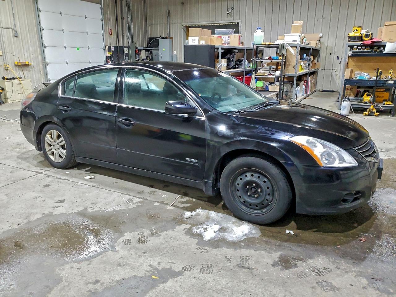 Nissan Altima Hybrid Image 2