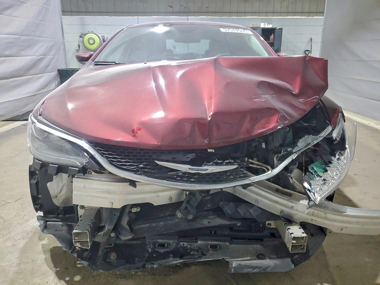 Chrysler 200 C Image 2