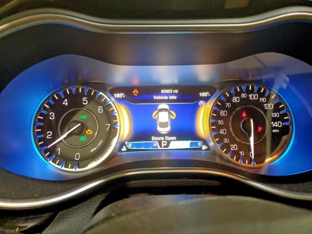 Chrysler 200 C Image 12