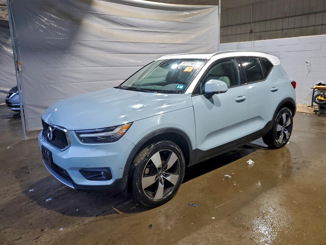 Volvo XC40 T5 Momentum Image 1