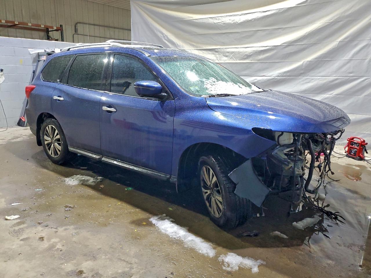 Nissan Pathfinder S Image 2