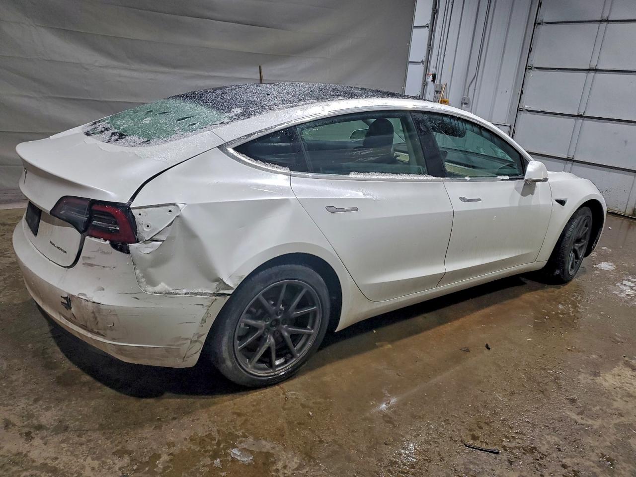 Tesla Model 3 Image 4
