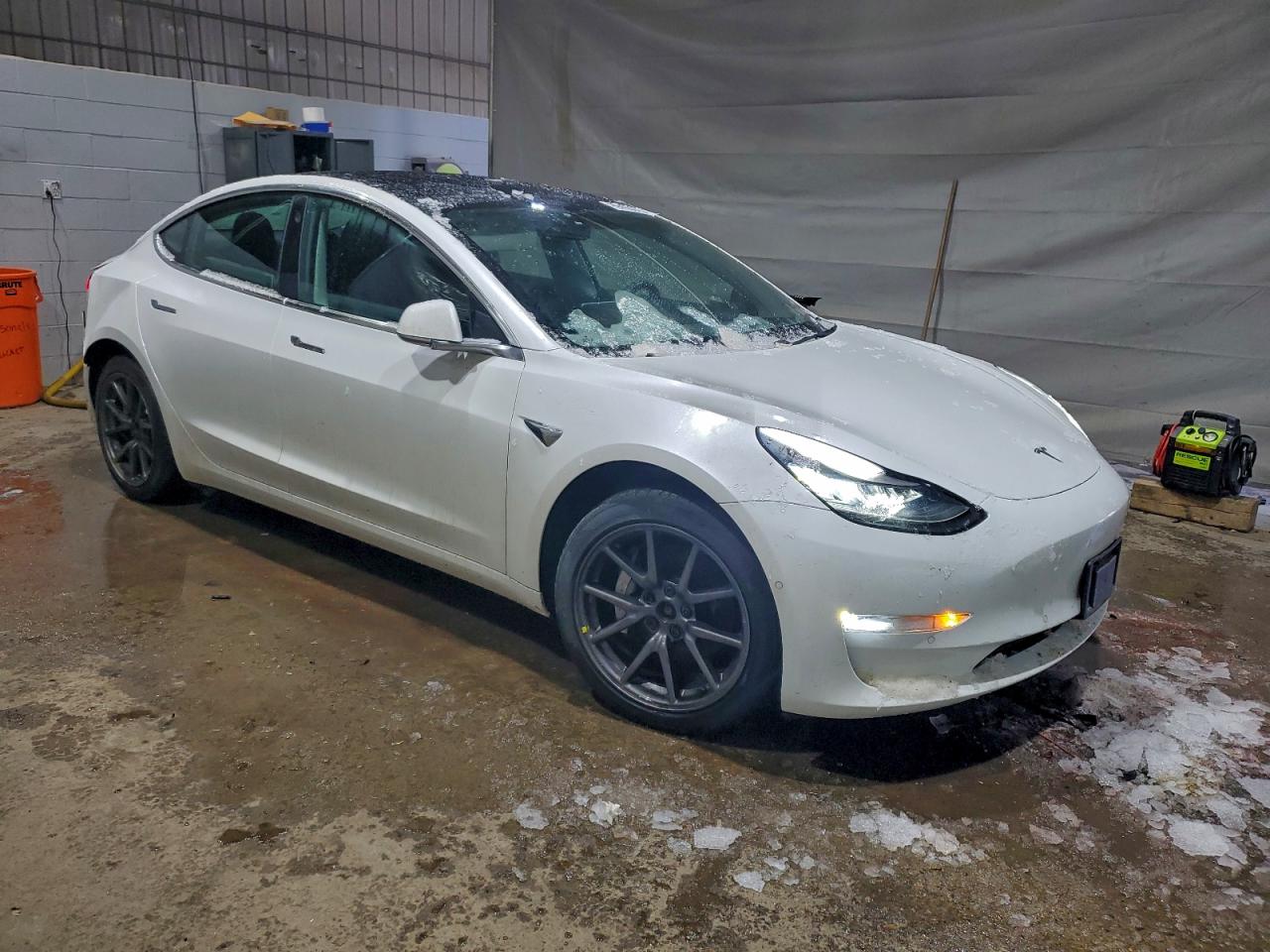 Tesla Model 3 Image 12