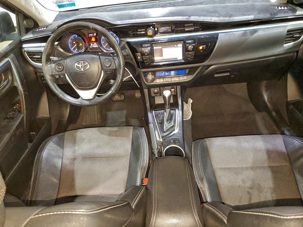 Toyota Corolla L Image 9