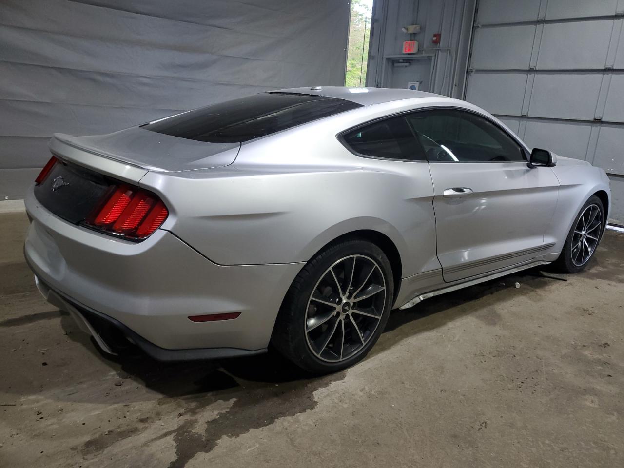 Ford Mustang Image 2