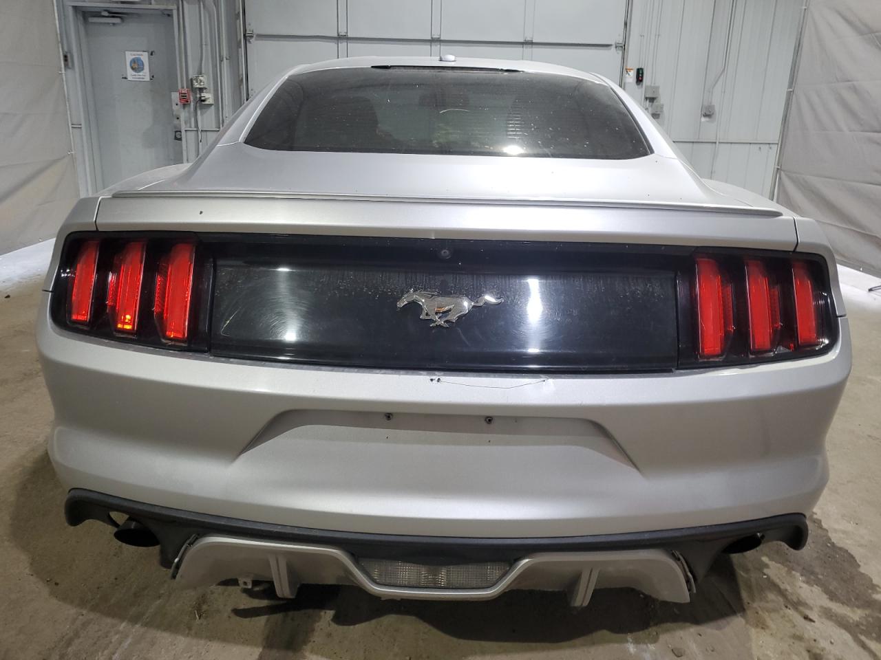 Ford Mustang Image 4
