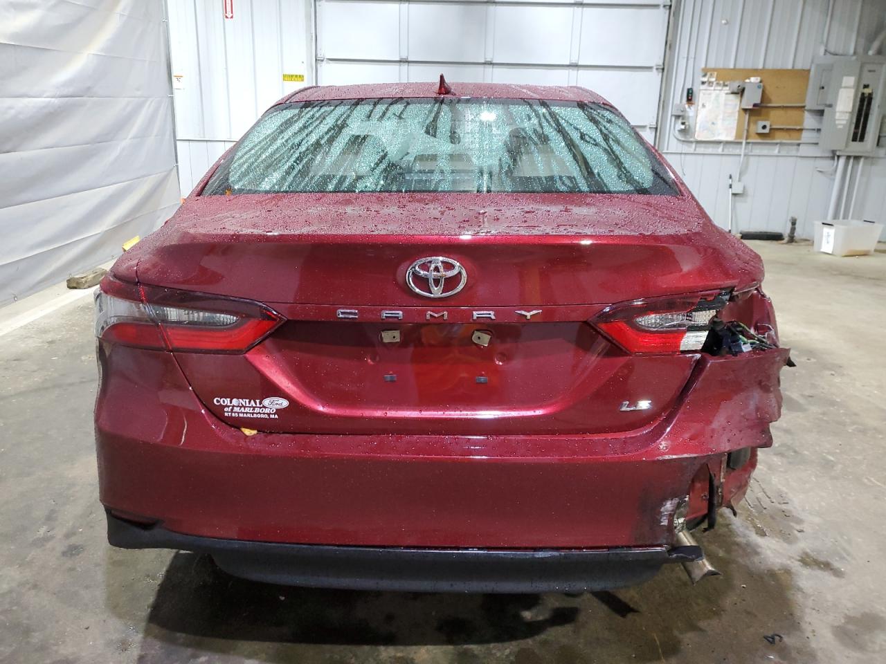 Toyota Camry Le Image 7