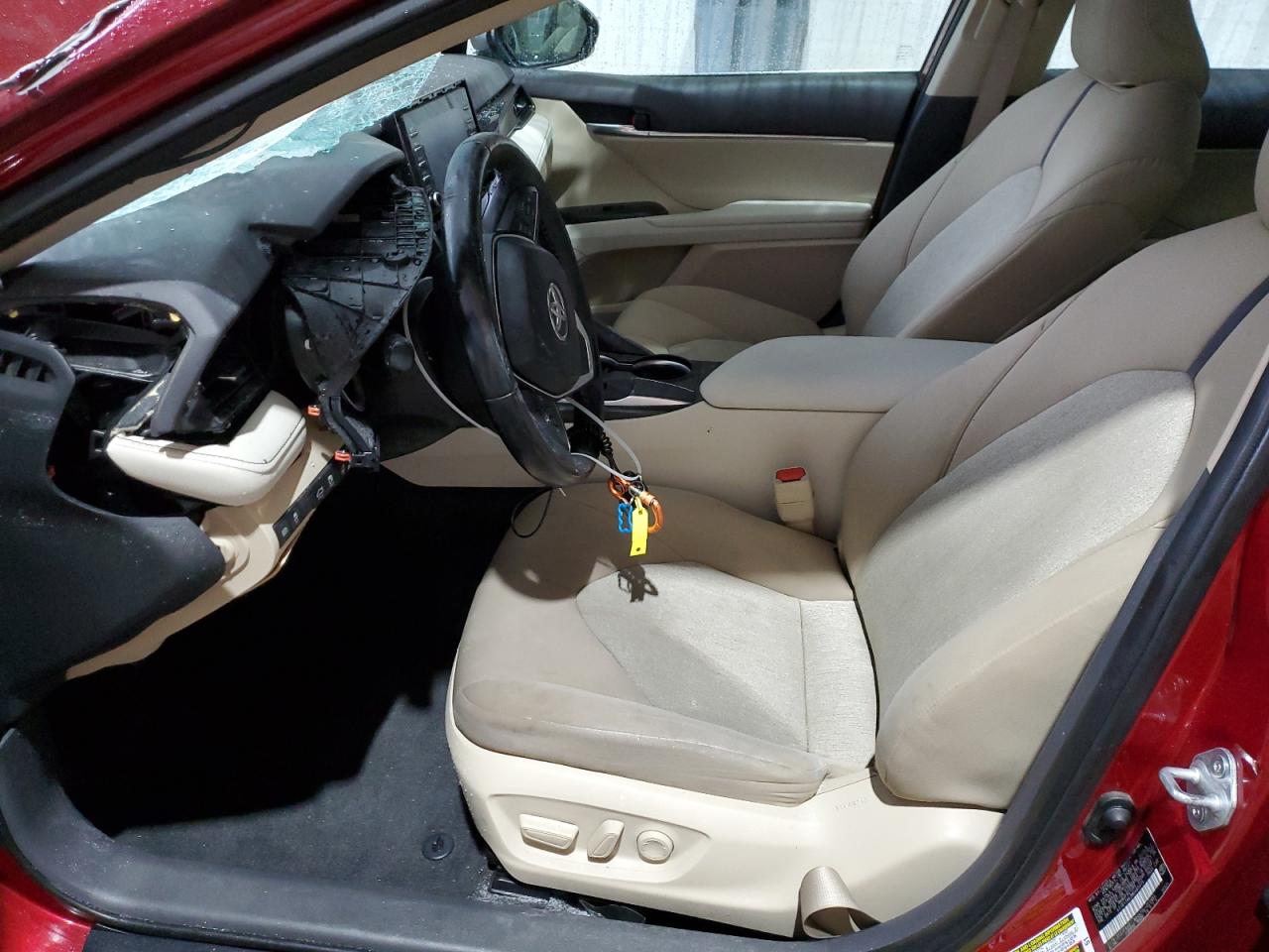 Toyota Camry Le Image 9