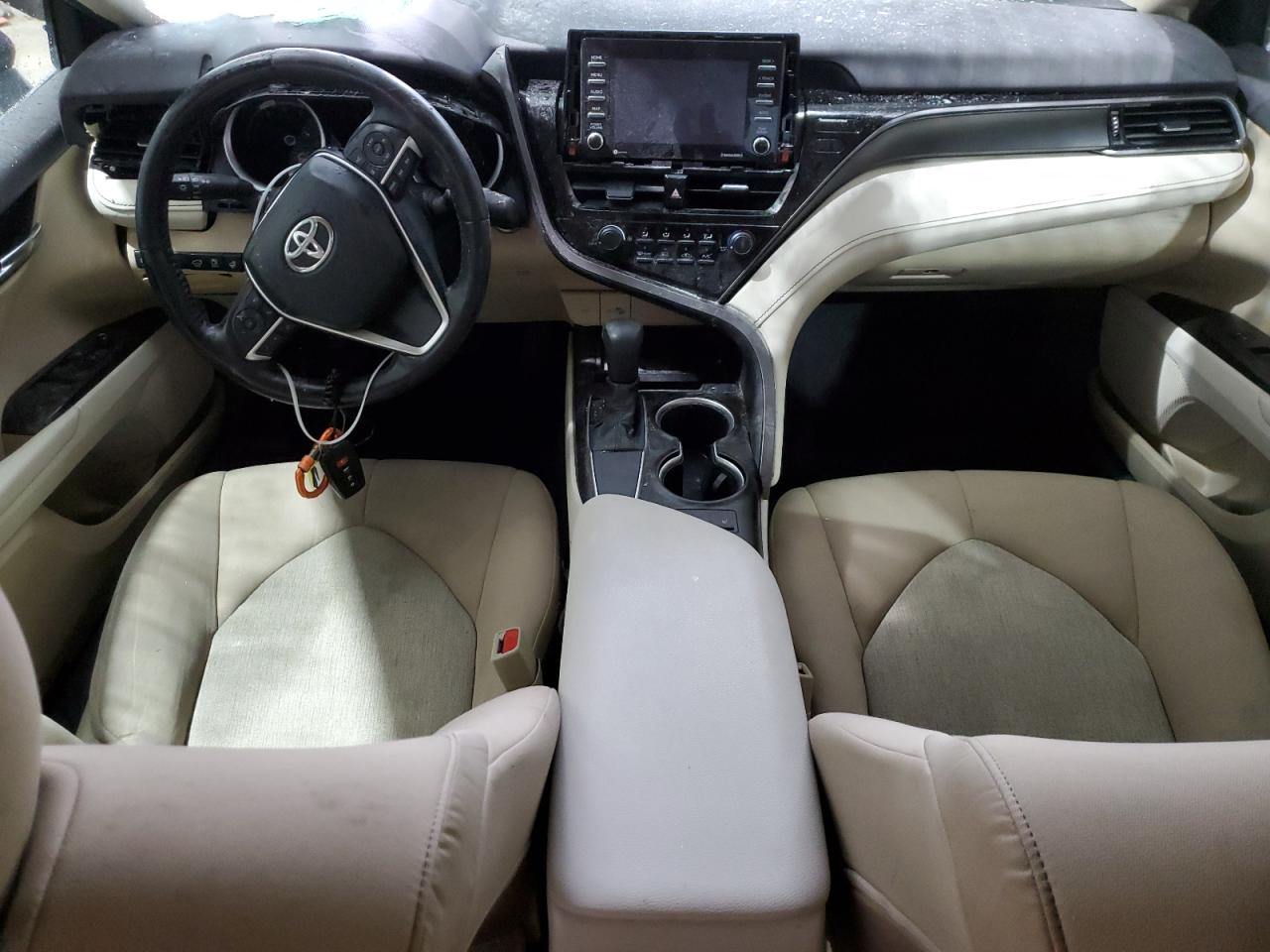 Toyota Camry Le Image 11