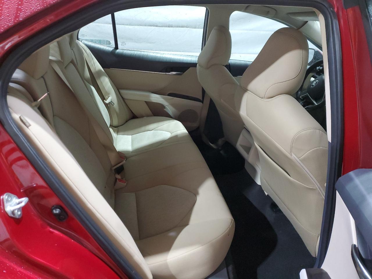 Toyota Camry Le Image 8