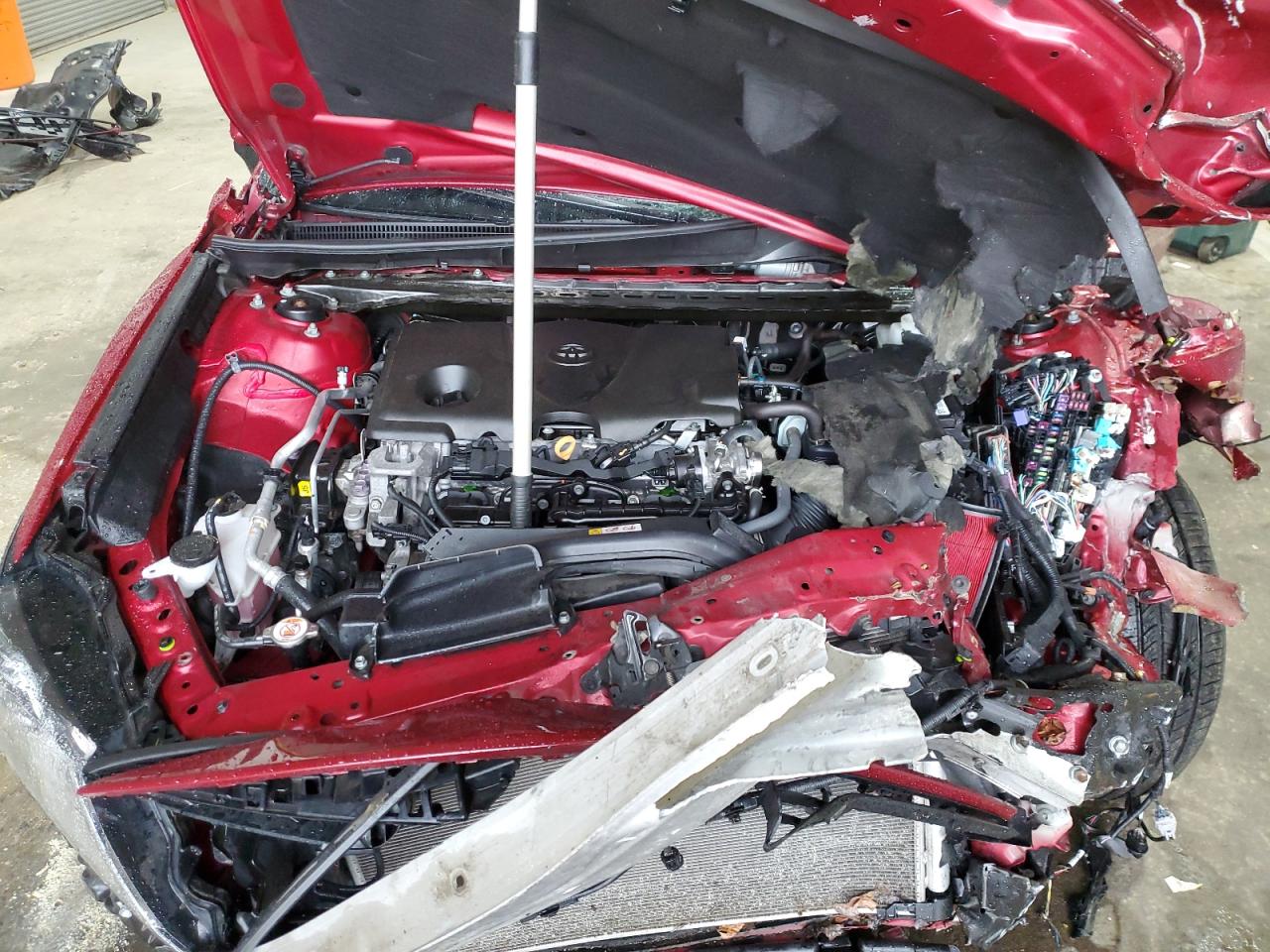 Toyota Camry Le Image 10