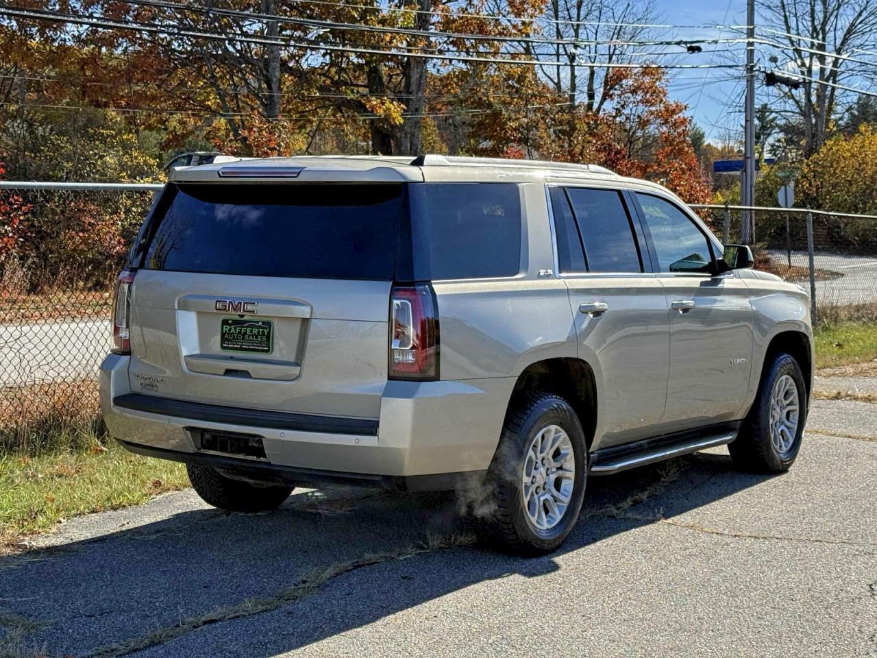 GMC Yukon Denali Image 4