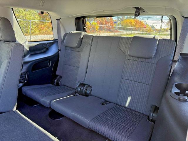 GMC Yukon Denali Image 7