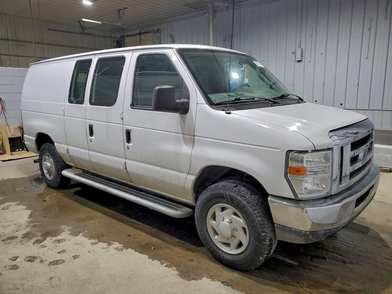 Ford E-250 E250 Van Image 10