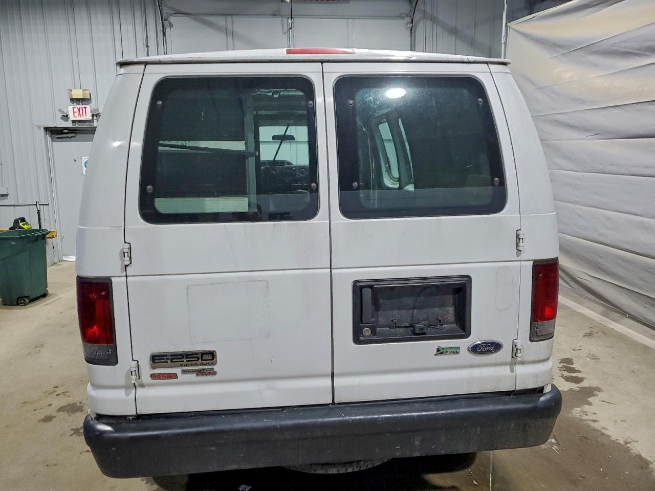Ford E-250 E250 Van Image 12