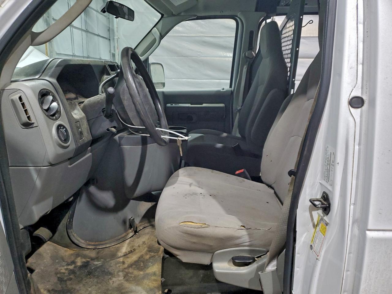 Ford E-250 E250 Van Image 7