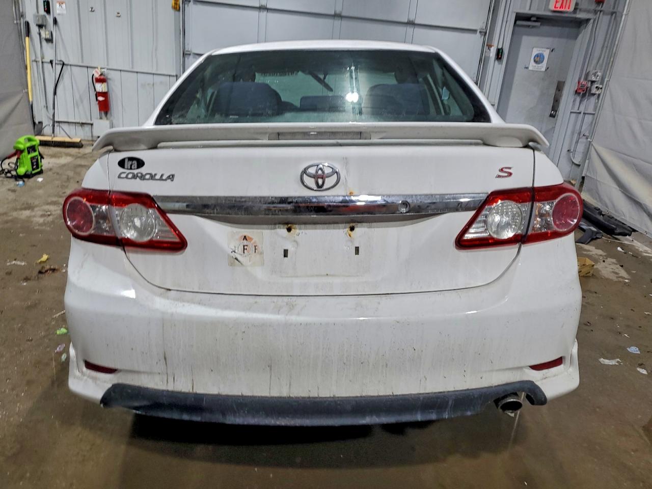 Toyota Corolla Base Image 5