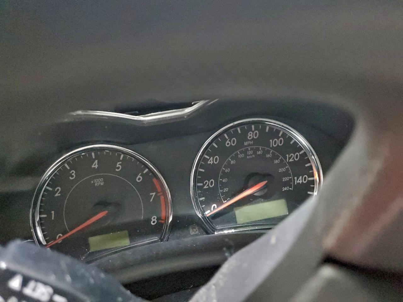 Toyota Corolla Base Image 10