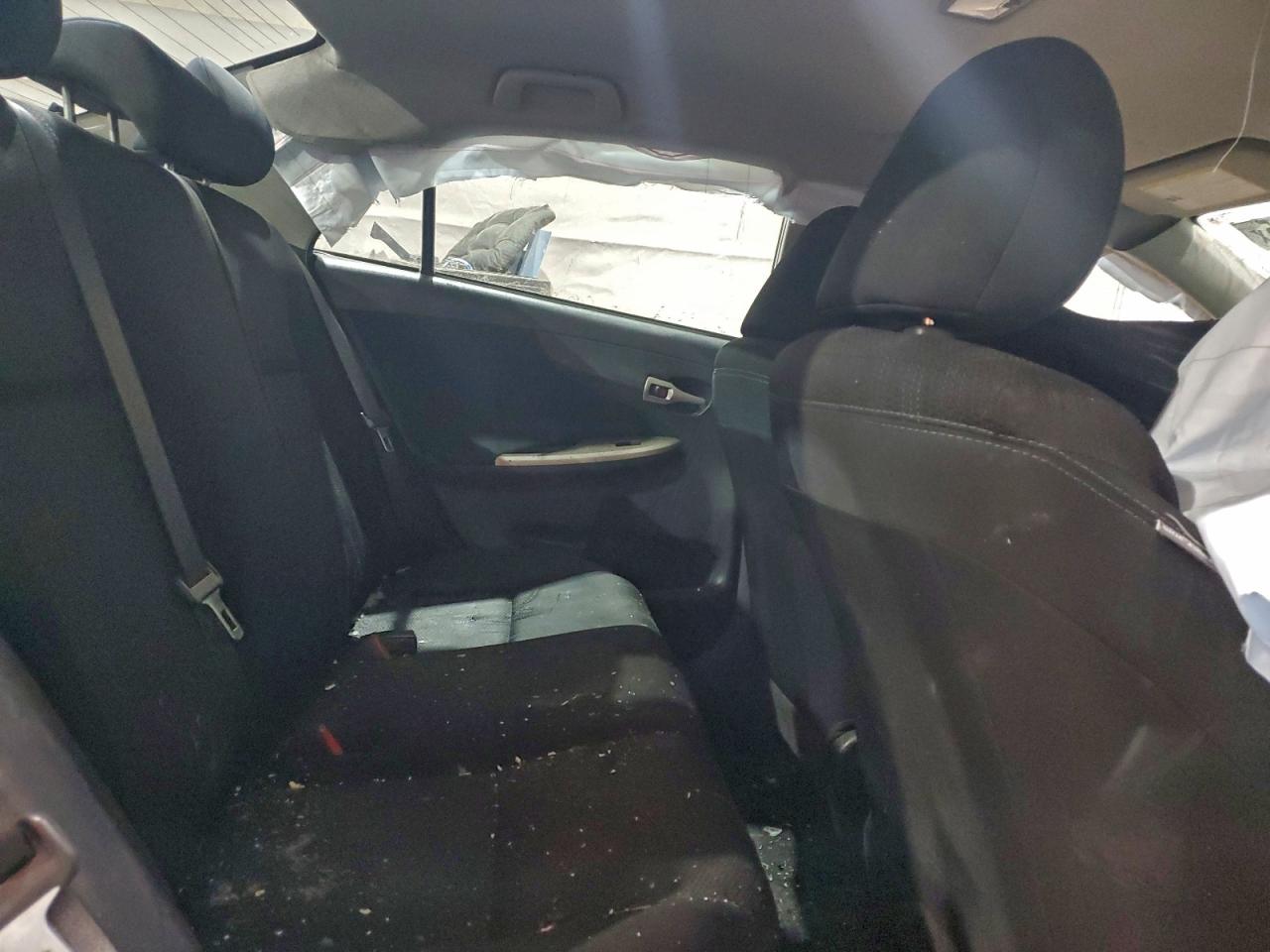 Toyota Corolla Base Image 6