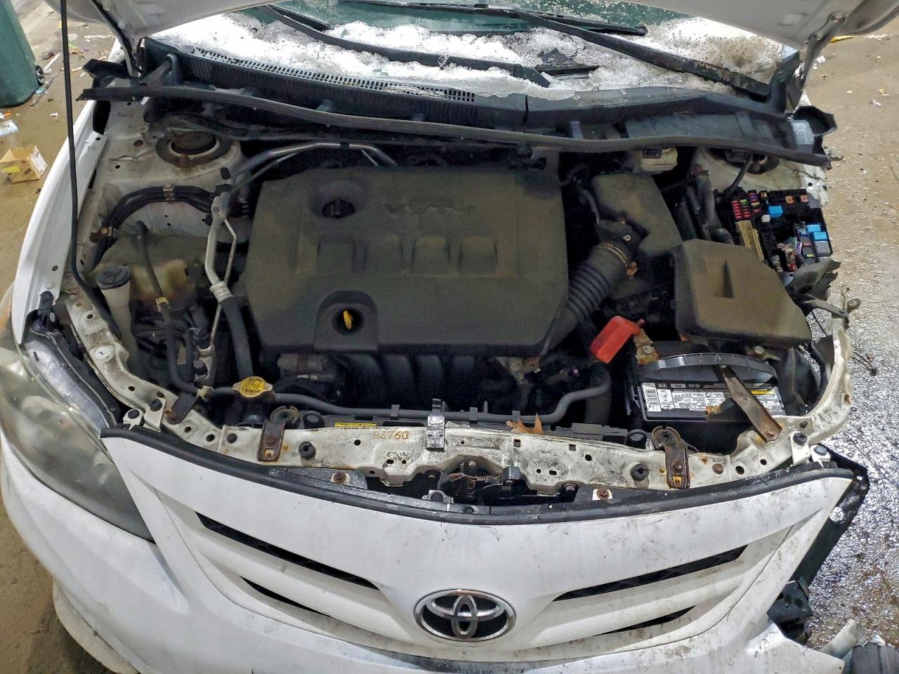 Toyota Corolla Base Image 13