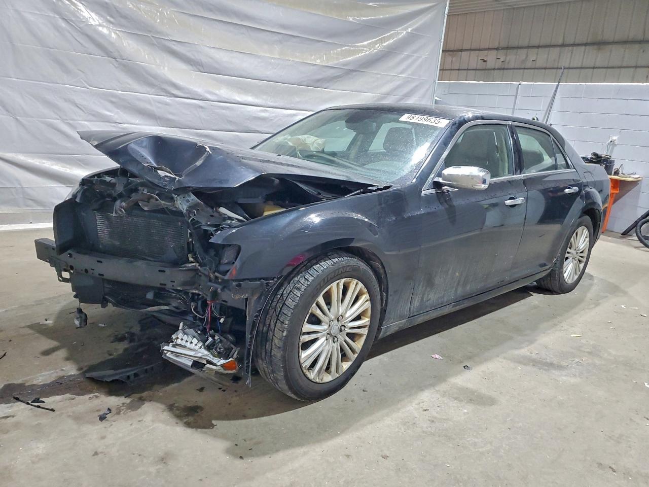 Chrysler 300 Luxury Image 1