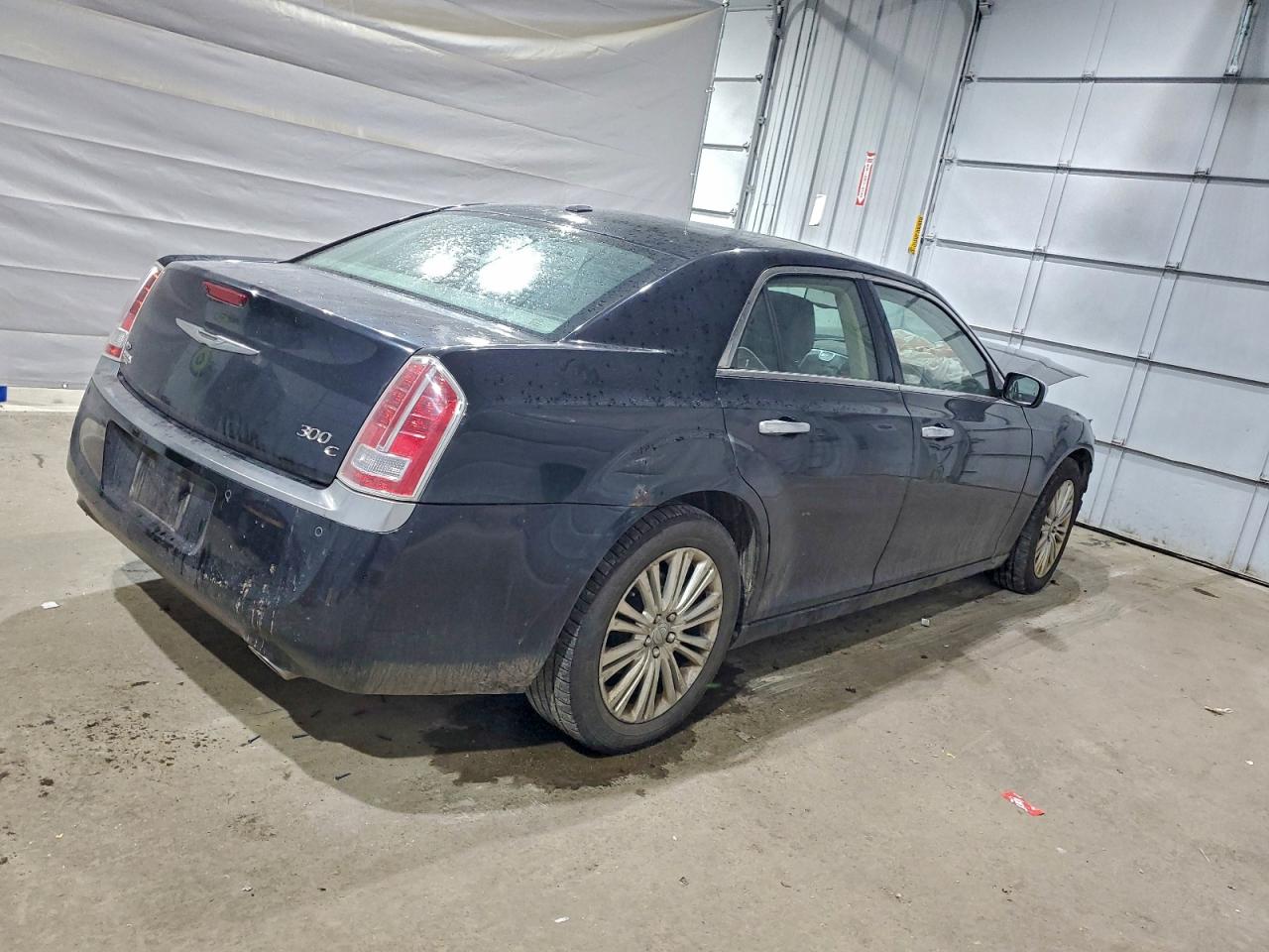 Chrysler 300 Luxury Image 2